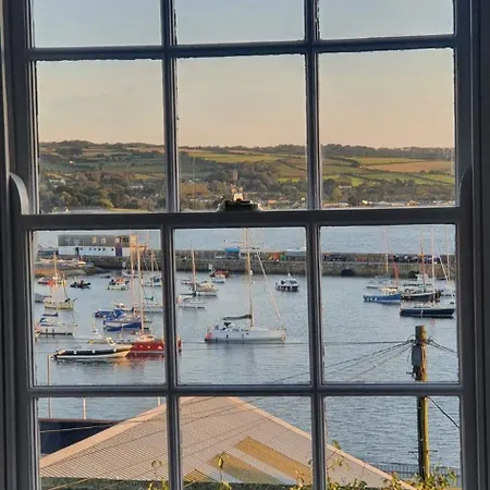 New~breathtaking Bay Views~chapel Street~penzance *